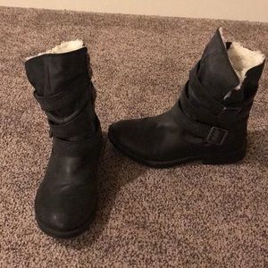 Black fur lined boots